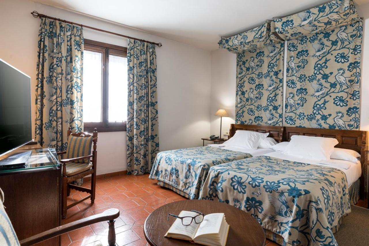 Parador De Харандила де ла Вера Екстериор снимка
