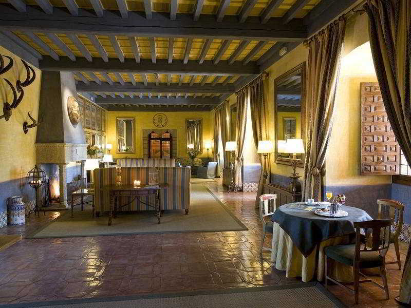 Parador De Харандила де ла Вера Екстериор снимка