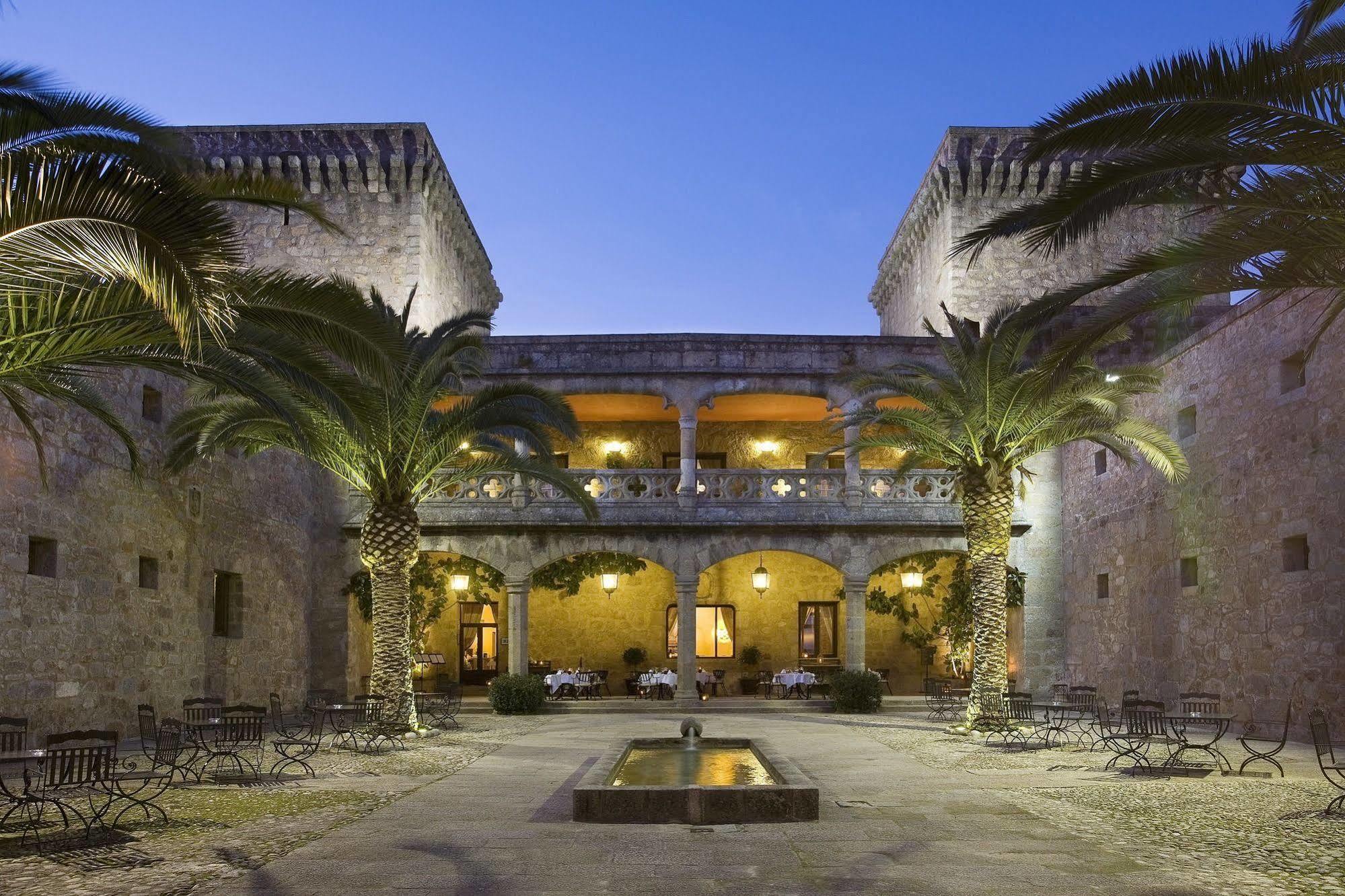 Parador De Харандила де ла Вера Екстериор снимка