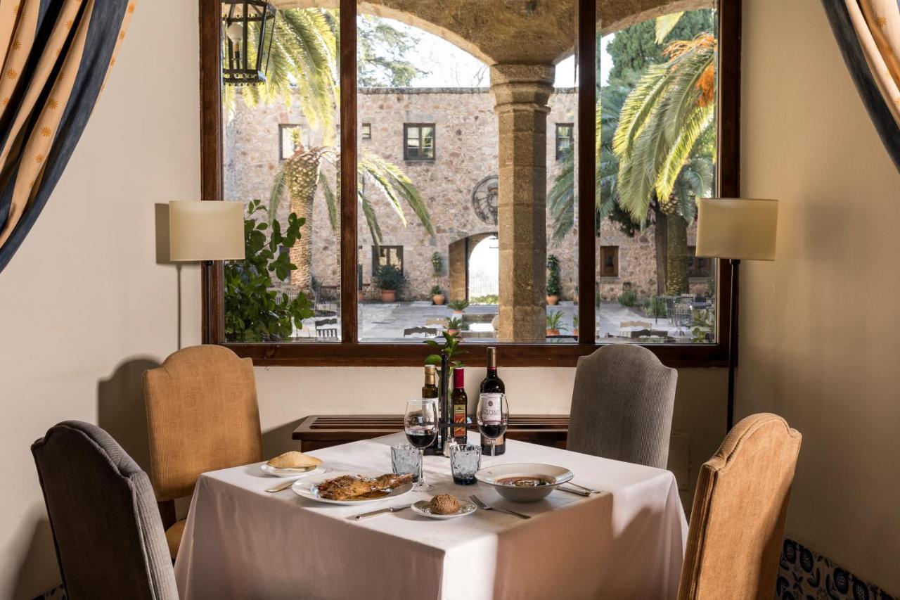 Parador De Харандила де ла Вера Екстериор снимка