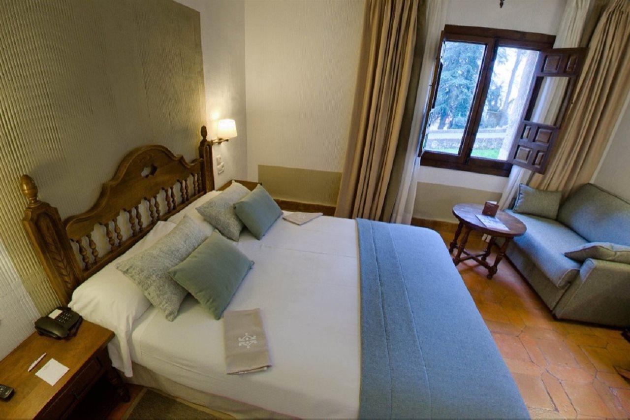 Parador De Харандила де ла Вера Екстериор снимка